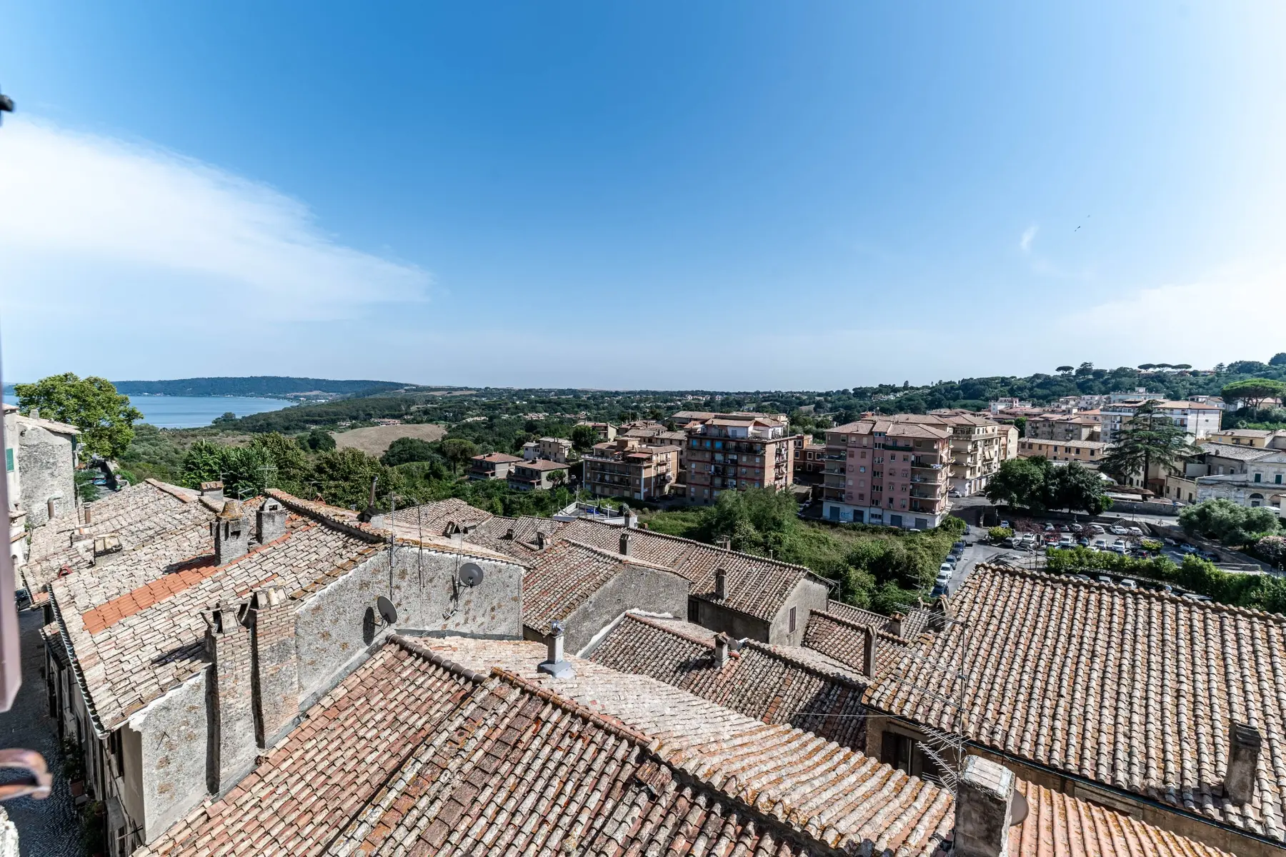 Panorama del borgo e del lago di Bracciano